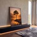 Quadro Decorativo Grande Árvore Solitária Natureza para Sala | quadros decorativos para sala | árvore solitária com sol brilhando entre os ramos, à beira de rio e montanhas | em Quadros para Sala | Porao dos Quadros