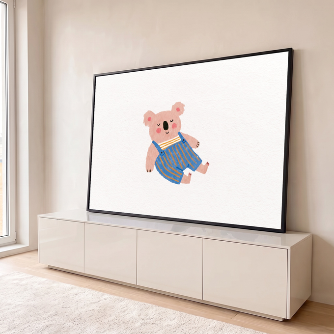 Quadro Decorativo Grande Coala de Bebê para Quarto de Bebê | quadros decorativos para sala | coala rosa fofo deitado de olhos fechados com macacão azul listrado | em Quadros para Quarto de Bebê | Porao dos Quadros
