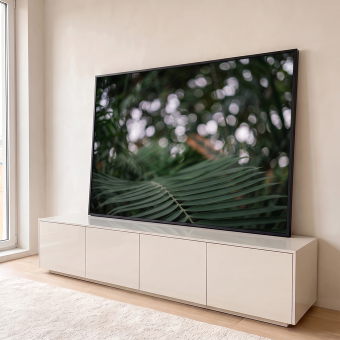 Quadro Decorativo Grande Folha de Palmeira Verde para Sala | quadros decorativos para sala | folha de palmeira verde em close com fundo desfocado em bokeh branco | em Quadros para Sala | Porao dos Quadros