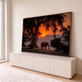 Elefante caminhando na savana africana sob grande árvore ao pôr do sol laranja, quadro decorativo