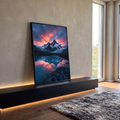 Montanha nevada com geleira sob céu laranja de pôr do sol refletida em lago azul, quadro decorativo