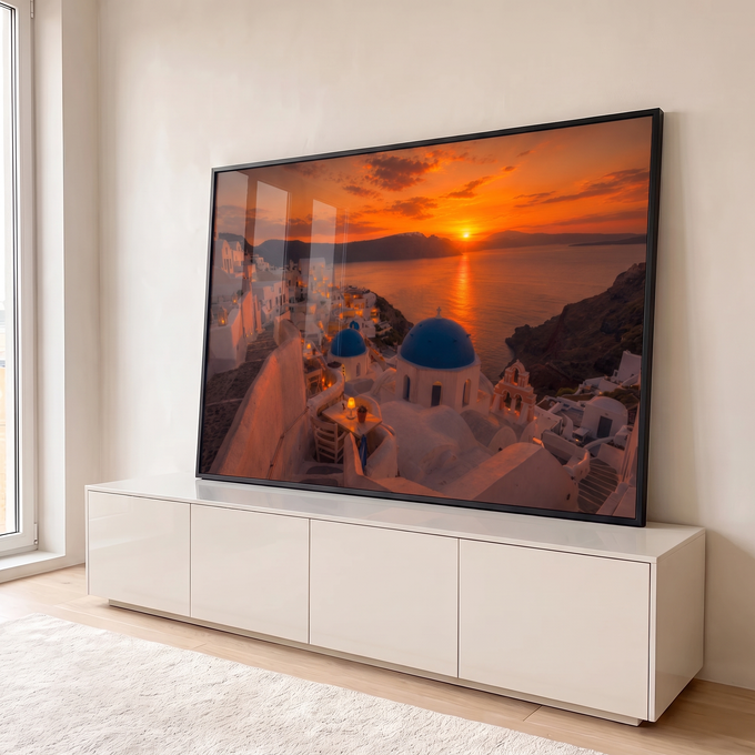 Quadro Decorativo Grande Pôr do Sol Santorini para Sala | quadros decorativos para sala | vista de Santorini ao pôr do sol com cúpulas azuis e mar laranja | em Quadros para Sala | Porao dos Quadros