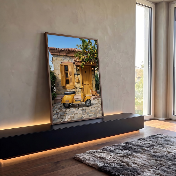 Casa de pedra com porta amarela, Vespa vintage, gato ruivo e limoeiro em vila mediterrânea, quadro decorativo