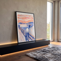 Quadro Decorativo Grande Grito de Edvard Laranja para Sala | quadros decorativos para sala | figura gritando em aquarela sobre ponte com céu laranja e mar azul | em Quadros para Sala | Porao dos Quadros