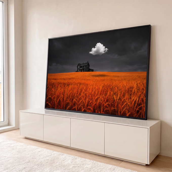 Quadro Decorativo Grande Casa Isolada para Sala Laranja | quadros decorativos para sala | casa escura em colina cercada por campo de trigo laranja sob céu tempestuoso | em Quadros para Sala | Porao dos Quadros
