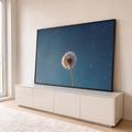 Dente-de-leão iluminado em contraluz contra céu azul com pontos de luz em bokeh, quadro decorativo