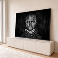 Criança africana com pintura facial de pontos brancos e colares de miçangas em preto e branco, quadro decorativo
