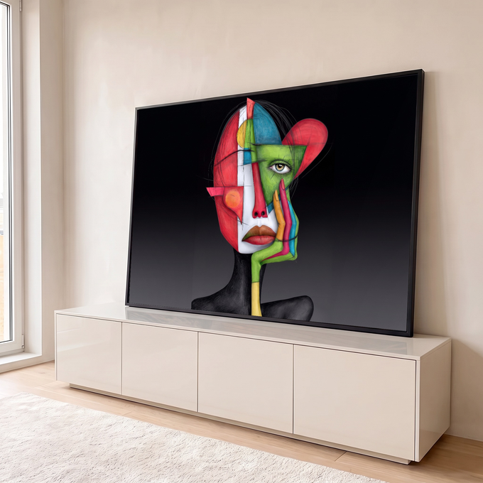 Rosto de mulher cubista vermelho e verde com mão colorida no queixo sobre fundo preto, quadro decorativo