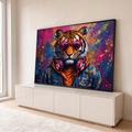Quadro Decorativo Grande Tigre Hipster para Sala Rosa | quadros decorativos para sala | tigre com óculos rosa, fone de ouvido vermelho e jaqueta jeans sobre fundo colorido | em Quadros para Sala | Porao dos Quadros
