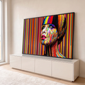 Mulher com rosto de miçangas coloridas olhando para cima, fundo listrado arco-íris, quadro decorativo