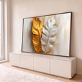 Quadro Decorativo Grande Folhas Tropicais para Sala Dourado | quadros decorativos para sala | duas folhas tropicais em relevo, uma dourada e outra branca, sobre fundo bege | em Quadros para Sala | Porao dos Quadros