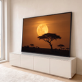 Lua cheia dourada atrás de uma acácia em silhueta na savana africana sob céu laranja, quadro decorativo