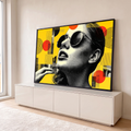Quadro Decorativo Grande Mulher de Óculos Amarelo para Sala | quadros decorativos para sala | mulher de óculos redondos vintage em preto e branco sobre fundo amarelo pop art | em Quadros para Sala | Porao dos Quadros