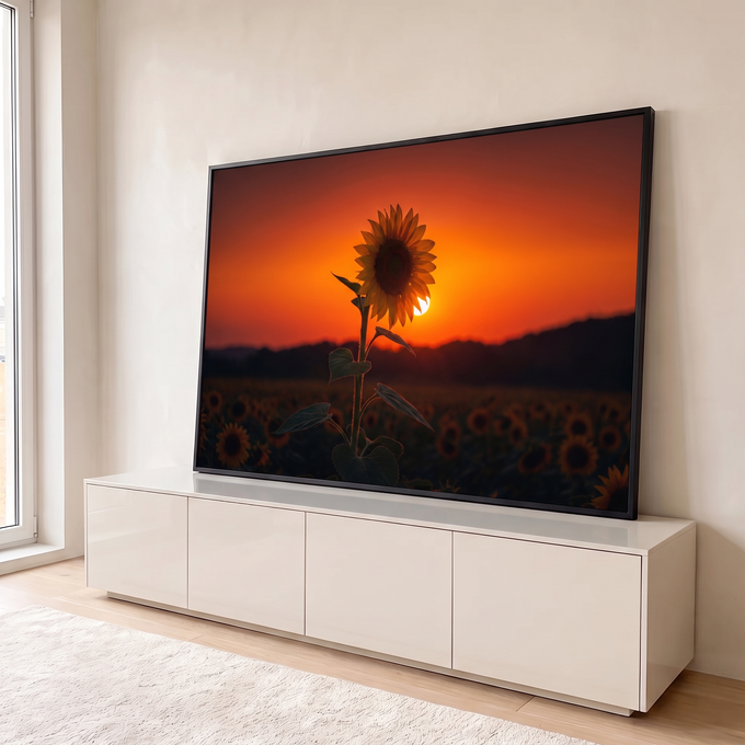 Girassol em contraluz diante do sol poente laranja sobre campo de girassóis, quadro decorativo