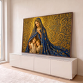 Quadro Decorativo Grande Virgem Maria para Sala Dourado | quadros decorativos para sala | mulher com véu azul e auréola dourada abraçando duas crianças em fundo mosaico dourado | em Quadros para Sala | Porao dos Quadros