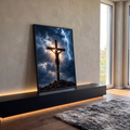 Quadro Decorativo Grande Crucificação de Jesus para Sala | quadros decorativos para sala | Jesus crucificado com luz solar e relâmpago em céu tempestuoso dramático | em Quadros para Sala | Porao dos Quadros