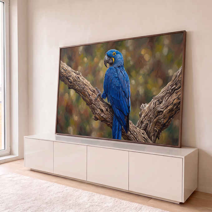 Quadro Decorativo Grande Arara em Galho Seco para Sala Azul | quadros decorativos para sala | arara azul grande pousada em galho seco com fundo desfocado em tons terrosos | em Quadros para Sala | Porao dos Quadros