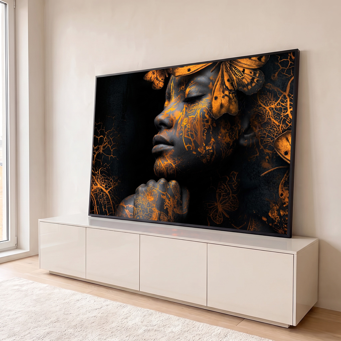Quadro Decorativo Grande Rosto Rachaduras Douradas para Sala | quadros decorativos para sala | rosto feminino em perfil com rachaduras douradas e borboletas sobre fundo preto | em Quadros para Sala | Porao dos Quadros