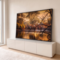 Garças brancas pousadas em galho seco sobre rio com reflexo dourado e mata ao entardecer, quadro decorativo
