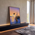 Quadro Decorativo Grande Jesus Caminhando para Sala Roxo | quadros decorativos para sala | Jesus caminha sobre a água e segura a mão de um apóstolo, barco com discípulos ao fundo | em Quadros para Sala | Porao dos Quadros