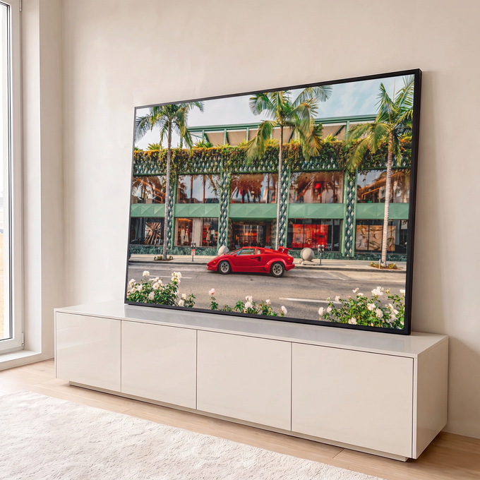Quadro Decorativo Grande Carro Rua Urbana para Sala Vermelho | quadros decorativos para sala | carro esportivo vermelho estacionado em rua com palmeiras e fachada verde | em Quadros para Sala | Porao dos Quadros