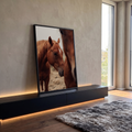 Cavalo alazão de juba loira e estrela branca na testa em fotografia de tons terrosos, quadro decorativo