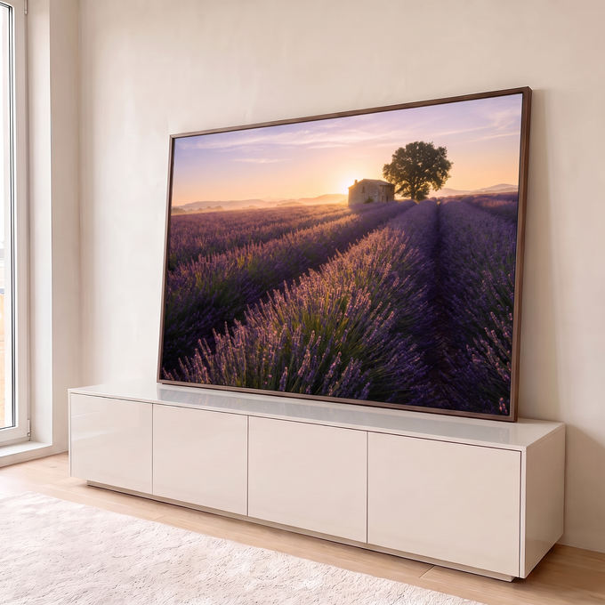Quadro Decorativo Grande Paisagem Campo de Lavanda para Sala | quadros decorativos para sala | campo de lavanda roxo com casa de pedra e árvore ao nascer do sol | em Quadros para Sala | Porao dos Quadros