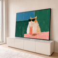 Gato laranja e branco de óculos escuros com drink rosa em mesa rosa e fundo verde, pintura quadro decorativo