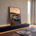Porsche 911 GT3 RS branco com três cavalos em campo dourado ao pôr do sol, quadro decorativo