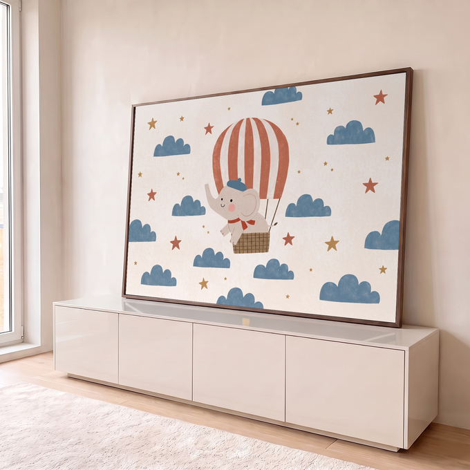 Elefante fofo de boina azul em balão de ar quente listrado entre nuvens azuis e estrelas, quadro decorativo