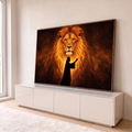 Quadro Decorativo Grande Leão em Chamas para Sala Dourado | quadros decorativos para sala | leão com juba em chamas douradas e silhueta de rei coroado ao fundo escuro | em Quadros para Sala | Porao dos Quadros
