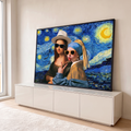 Quadro Decorativo Grande Mona Lisa para Sala Azul | quadros decorativos para sala | Mona Lisa e Moça do Brinco de Pérola com óculos escuros sobre fundo Noite Estrelada | em Quadros para Sala | Porao dos Quadros