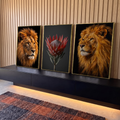 Quadro Decorativo Kit 3 Telas Leões Juba Dourada para Sala | quadros decorativos para sala | dois leões de juba dourada emoldurando uma flor protea rosa ao centro | em Quadros para Sala | Porao dos Quadros