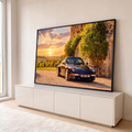 Porsche 911 clássico azul escuro diante de casa de pedra e vinhedos ao pôr do sol dourado, quadro decorativo