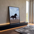 Quadro Decorativo Grande Cavalo Galopando Preto para Sala | quadros decorativos para sala | cavalo preto galopando na beira do mar com crina ao vento e ondas ao fundo | em Quadros para Sala | Porao dos Quadros