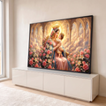 Nossa Senhora coroada com o Menino Jesus no colo, entre rosas e lírios sob luz dourada, quadro decorativo