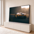 Carro esportivo amarelo em estrada de floresta com névoa ao entardecer, fotografia, quadro decorativo