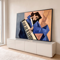 Pianista de terno azul tocando piano de olhos fechados em pintura a óleo cubista, quadro decorativo