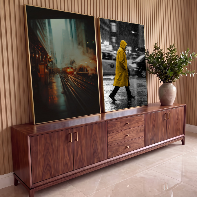 Quadro Decorativo Grande Trem Noturno para Sala Amarelo | quadros decorativos para sala | trem noturno fumegante ao lado de pessoa com capa amarela caminhando na chuva | em Quadros para Sala | Porao dos Quadros