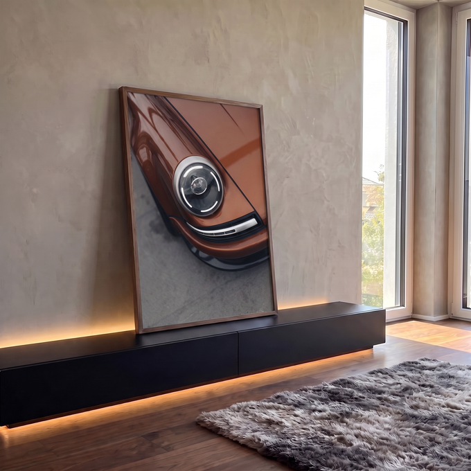Quadro Decorativo Grande Farol Laranja para Sala | quadros decorativos para sala | farol redondo cromado em carro esportivo cor cobre, vista aproximada do capô | em Quadros para Sala | Porao dos Quadros