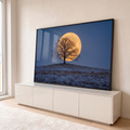 Quadro Decorativo Grande Árvore Silhuetada para Sala Azul | quadros decorativos para sala | árvore sem folhas silhuetada contra lua cheia dourada em céu azul noturno | em Quadros para Sala | Porao dos Quadros