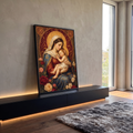 Quadro Decorativo Grande Nossa Senhora Formatos para Sala | quadros decorativos para sala | Nossa Senhora com véu branco segurando Menino Jesus adormecido, fundo vermelho e dourado | em Quadros para Sala | Porao dos Quadros