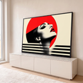 Mulher de perfil P&B com lábios vermelhos, círculo vermelho e listras pretas, quadro decorativo