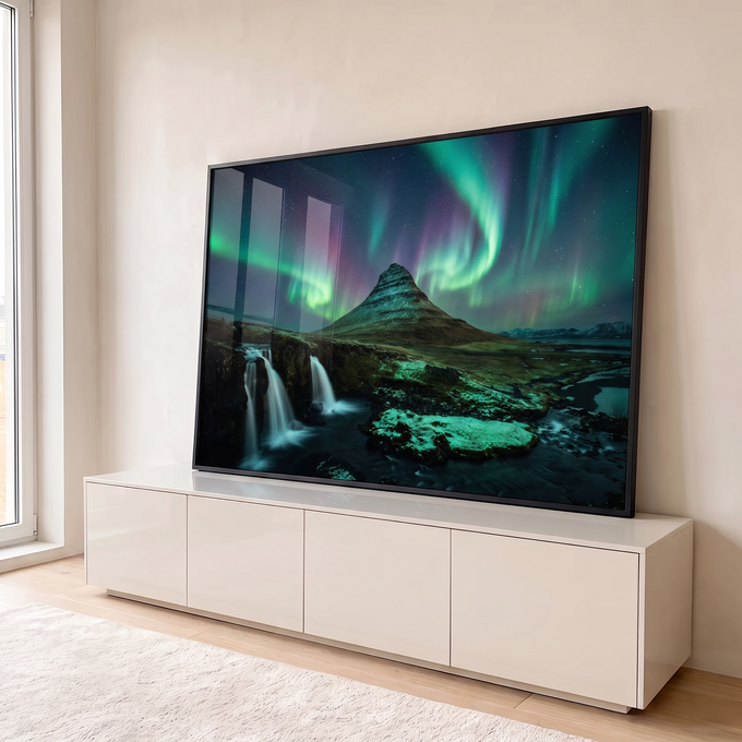 Quadro Decorativo Grande Paisagem Aurora para Sala Verde | quadros decorativos para sala | montanha cônica sob aurora boreal verde e roxa com cachoeira em primeiro plano | em Quadros para Sala | Porao dos Quadros