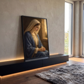 Quadro Decorativo Grande Nossa Senhora Véu Branco para Sala | quadros decorativos para sala | mulher de véu e manto azul em oração diante de janela de pedra ao entardecer | Porao dos Quadros