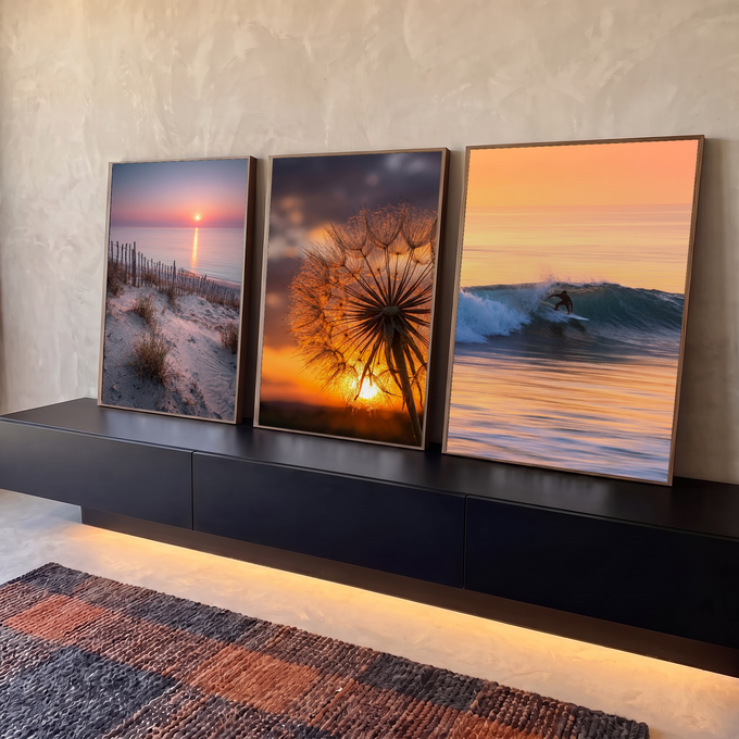 Quadro Decorativo Kit 3 Telas Praia Dente de Leão para Sala | quadros decorativos para sala | tríptico com praia ao entardecer, dente-de-leão em contraluz e surfista em onda dourada | em Quadros para Sala | Porao dos Quadros