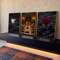 Quadro Decorativo Kit 3 Telas Santa Ceia para Sala Preto | quadros decorativos para sala | tríptico com Última Ceia ao centro, lírio branco à esquerda e rosa vermelha à direita sobre rochas escuras | em Quadros para Sala | Porao dos Quadros