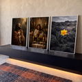 Quadro Decorativo Kit 3 Telas Jesus Cristo para Sala Marrom | quadros decorativos para sala | Jesus Cristo em oração, cena da Última Ceia com apóstolos e flor amarela em paisagem rochosa | em Quadros para Sala | Porao dos Quadros