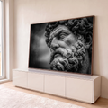 Close do rosto barbudo de estátua de Poseidon em pedra, fotografia preto e branco, quadro decorativo