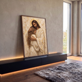 Quadro Decorativo Grande Jesus Abraçando para Sala Dourado | quadros decorativos para sala | Jesus abraçando uma mulher, vestes brancas com veios dourados e auréola dourada | em Quadros para Sala | Porao dos Quadros